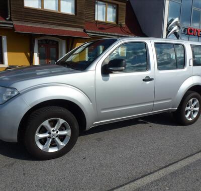 Nissan Pathfinder 9