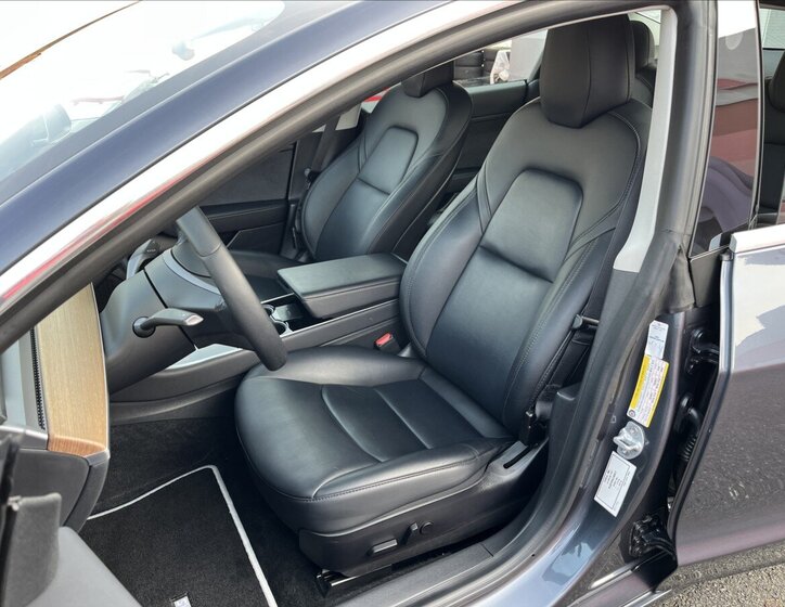 Tesla Model 3 Ostatní 0,0 239 kw