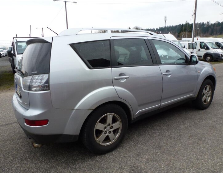 Mitsubishi Outlander SUV / Terénní 2,0 l 103 kw