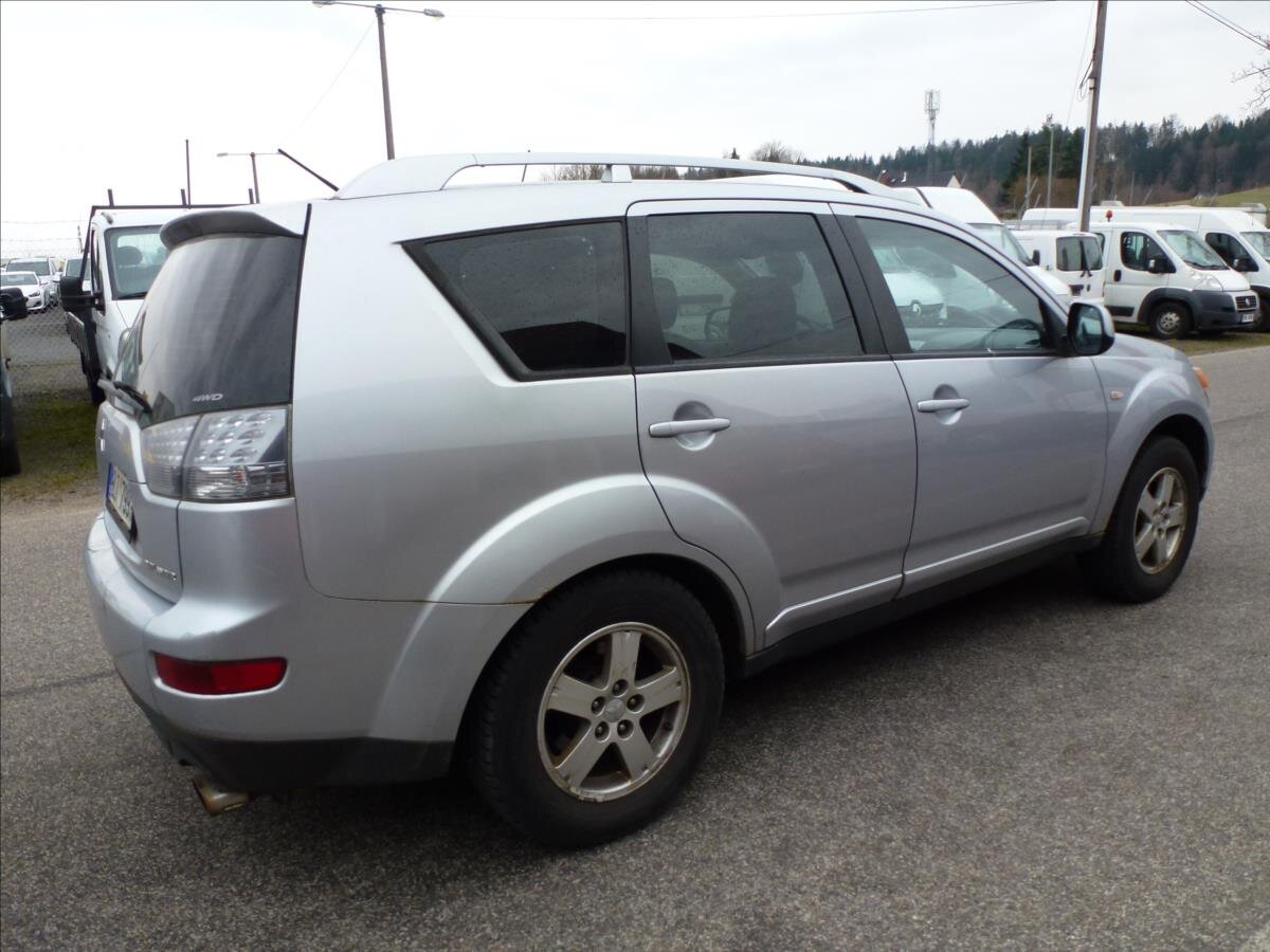 Mitsubishi Outlander SUV / Terénní 2,0 l 103 kw
