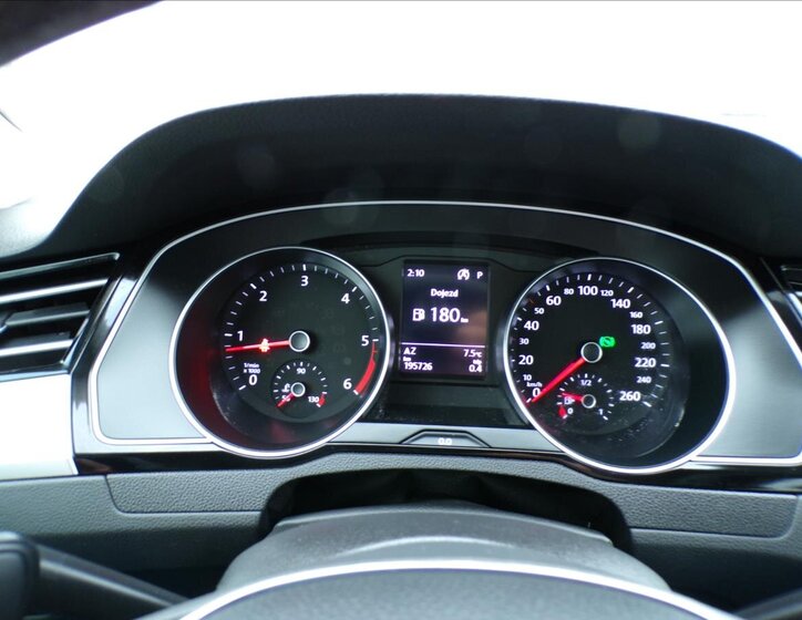 Volkswagen Passat Kombi 1,6 l 88 kw