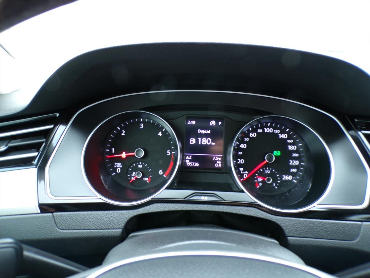 Volkswagen Passat Kombi 1,6 l 88 kw