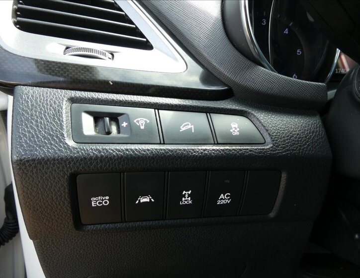 Hyundai Grand Santa Fe 40