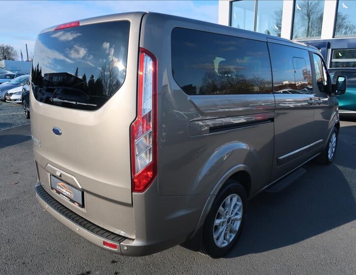 Ford Tourneo Custom 3