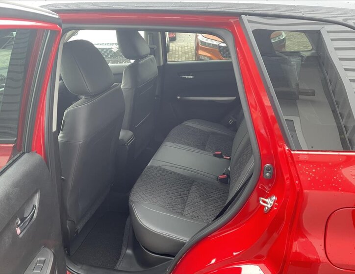 Suzuki Vitara SUV 1,4 l 81 kw