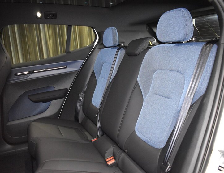 Volvo EX30 SUV / Terénní 0,0 200 kw