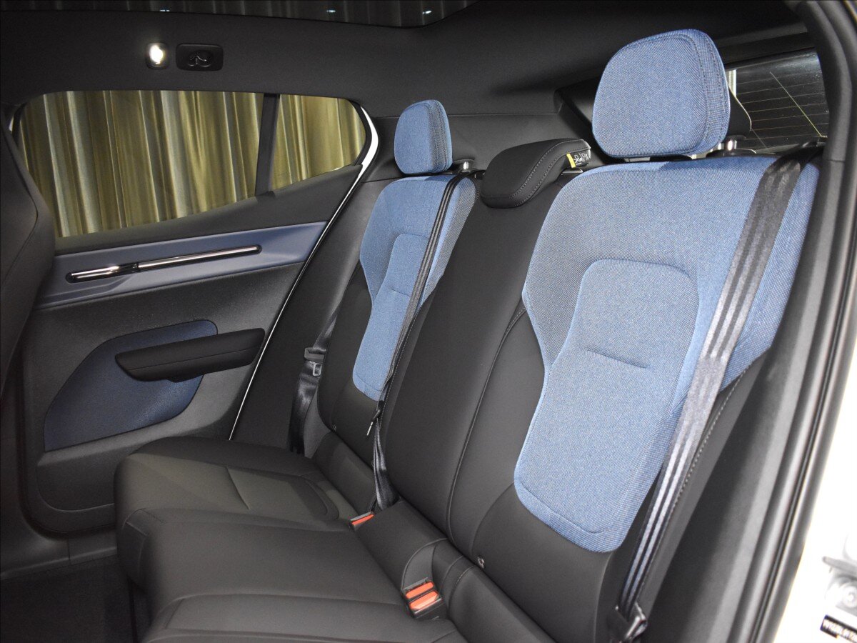 Volvo EX30 SUV / Terénní 0,0 200 kw