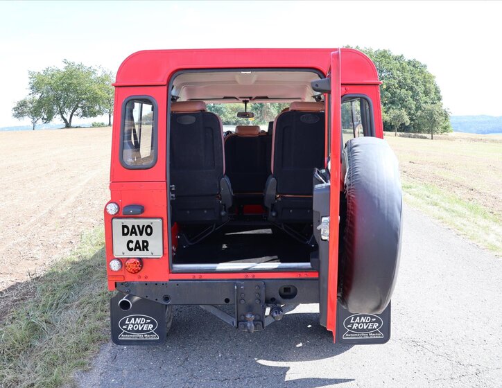 Land Rover Defender SUV / Terénní 2,4 l 90 kw