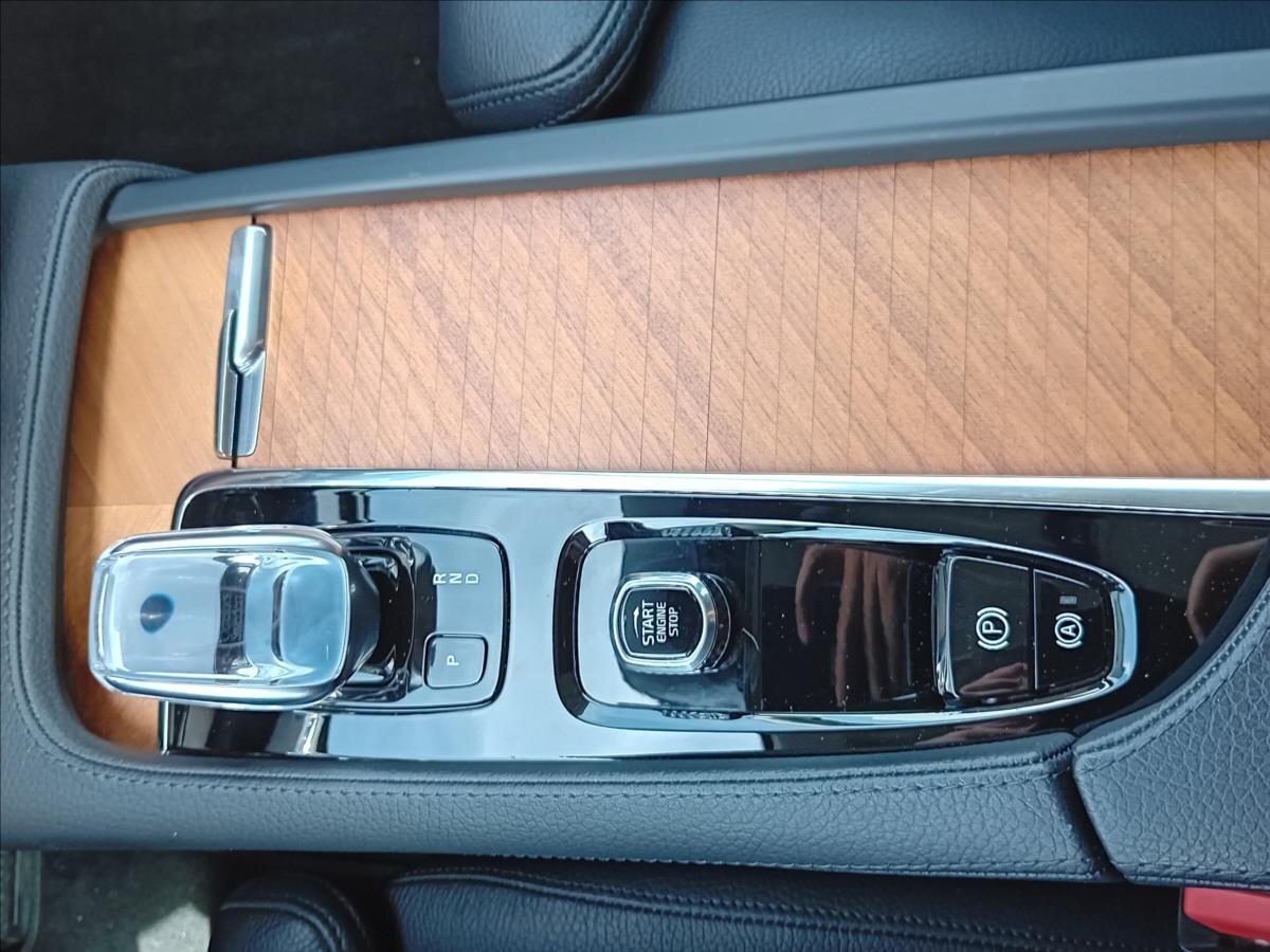 Volvo XC90 SUV / Terénní 2,0 l 173 kw