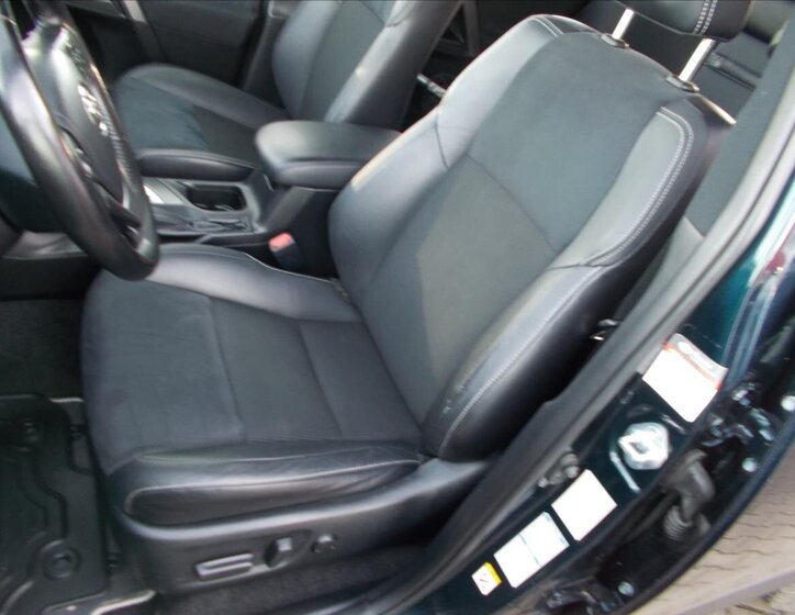 Toyota RAV4 SUV 2,5 l 114 kw