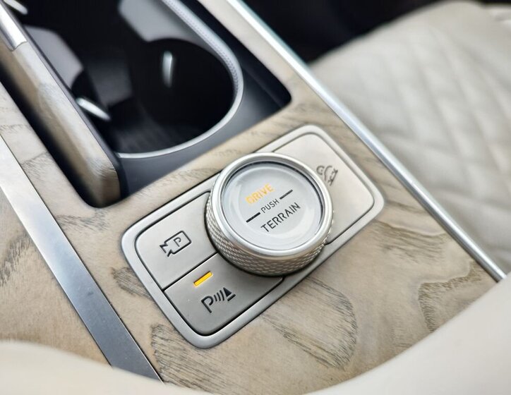 Ostatní Ostatní SUV 3,5 l 279 kw