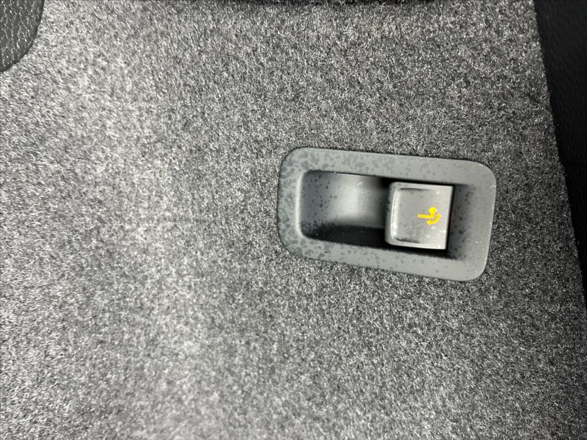 Škoda Karoq SUV / Terénní 1,5 l 110 kw