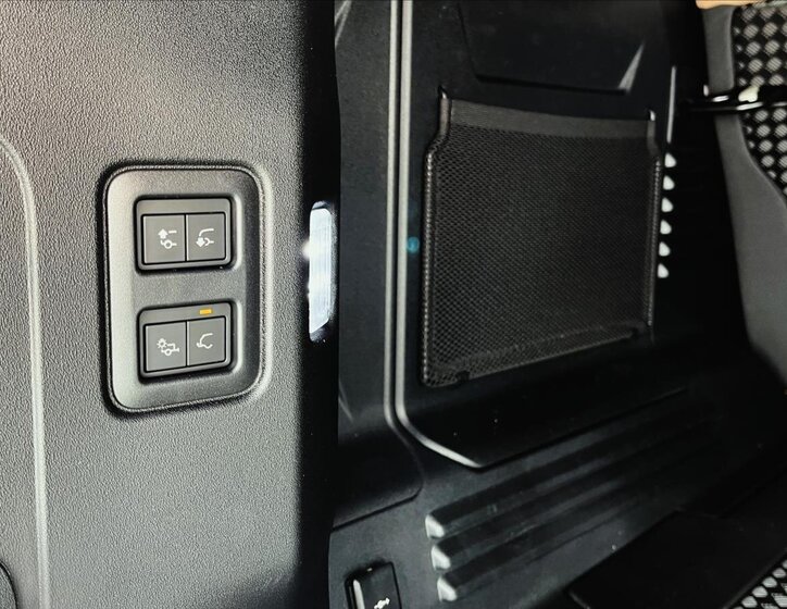 Land Rover Defender SUV / Terénní 5,0 l 313 kw