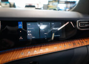 Jeep Grand Wagoneer 31