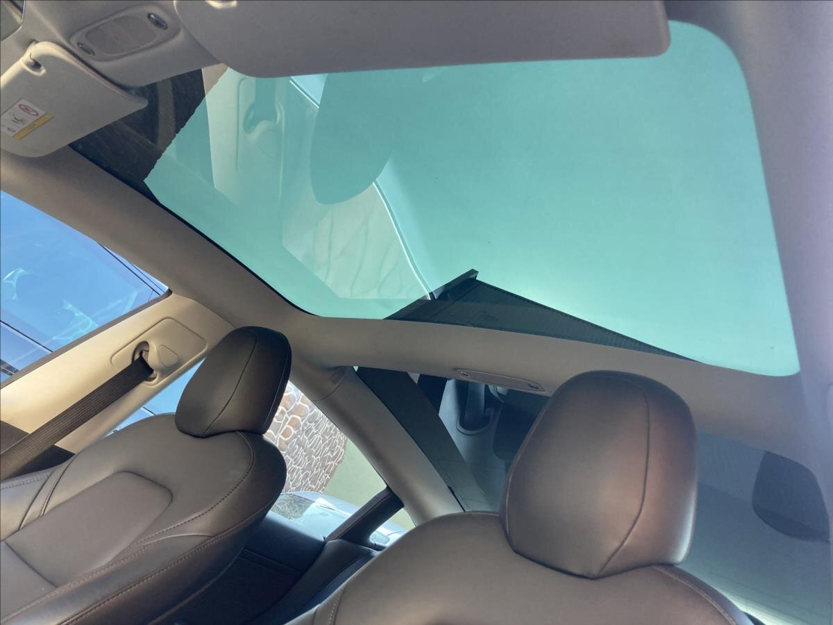 Tesla Model 3 Sedan 0,0 208 kw