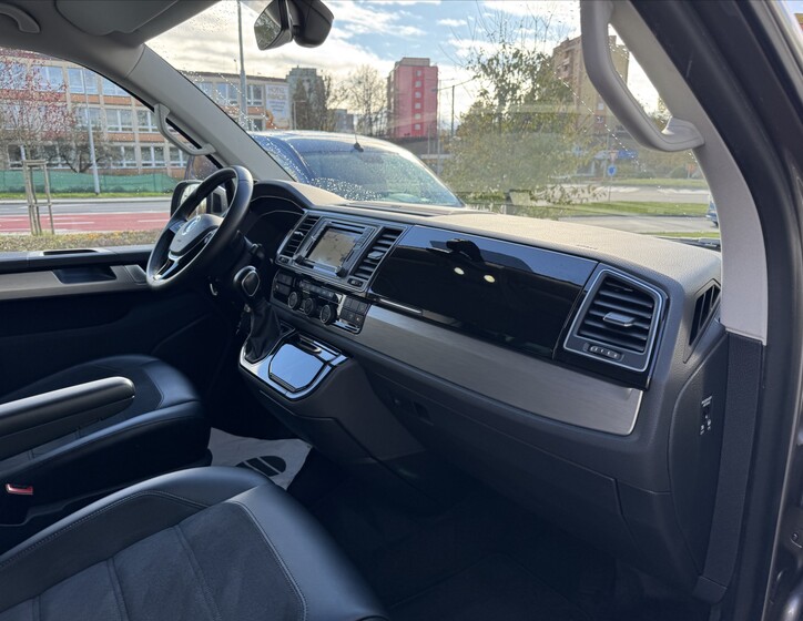 Volkswagen Multivan 14