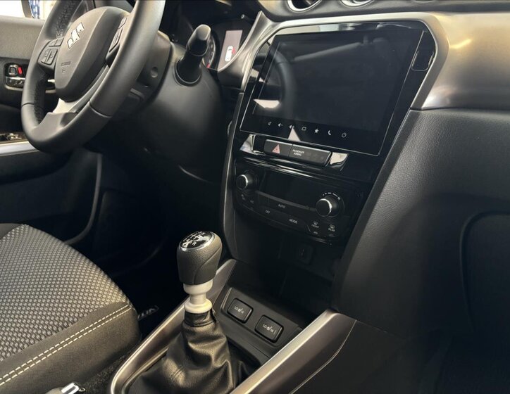 Suzuki Vitara SUV / Terénní 1,4 l 81 kw
