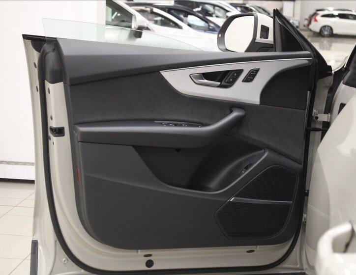 Audi Q8 SUV 3,0 l 210 kw