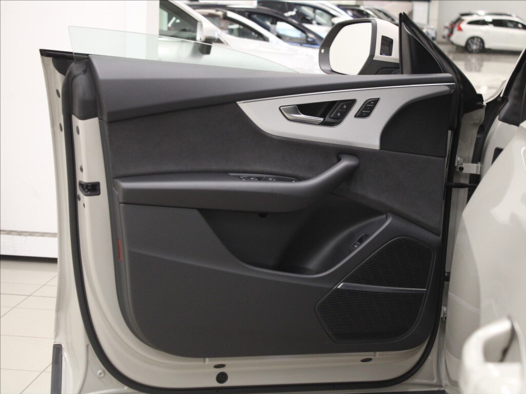 Audi Q8 SUV 3,0 l 210 kw