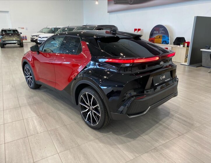 Toyota C-HR 8