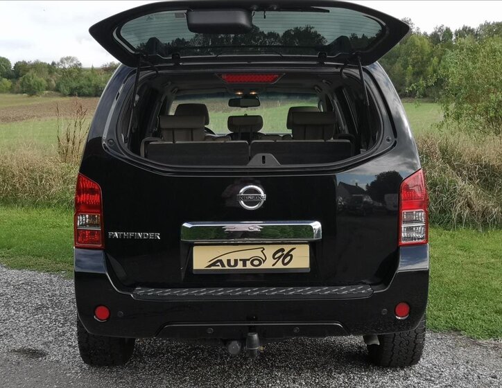Nissan Pathfinder Kombi 2,5 l 140 kw