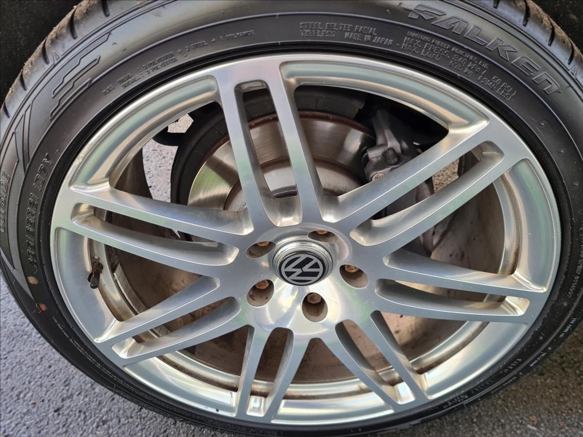 Volkswagen Touareg SUV 4,1 l 250 kw