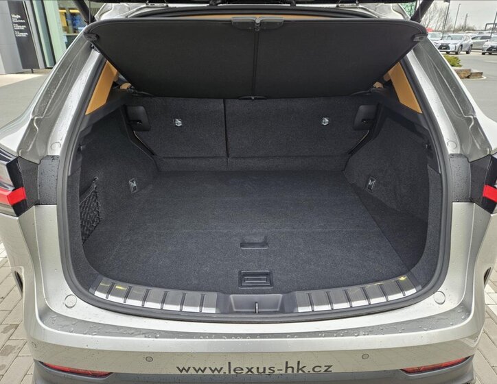 Lexus NX 350h SUV / Terénní 2,5 l 147 kw