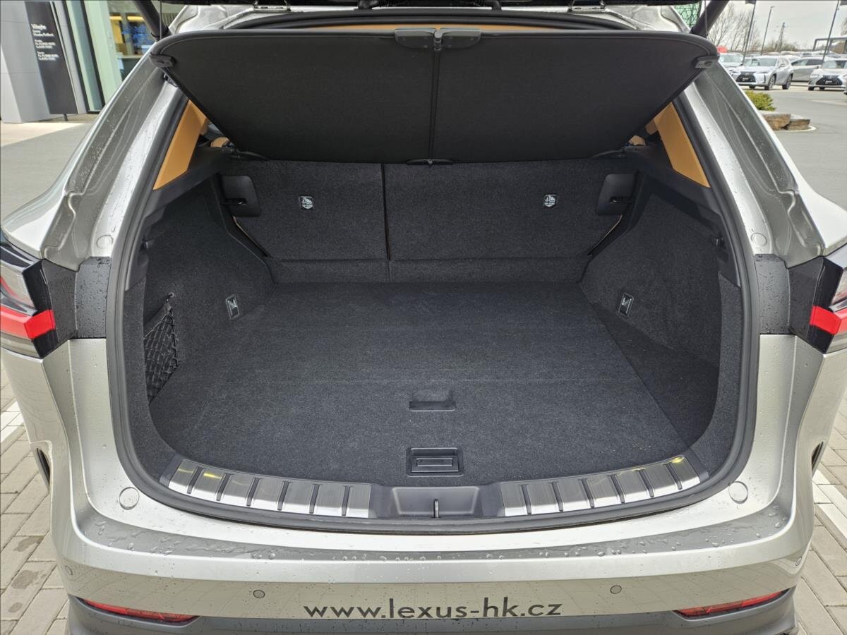 Lexus NX 350h SUV / Terénní 2,5 l 147 kw