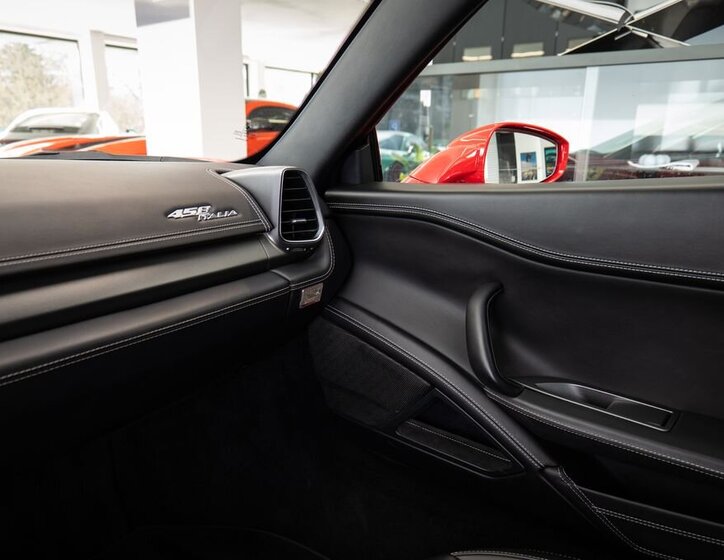 Ferrari 458 Kupé 4,5 l 416 kw