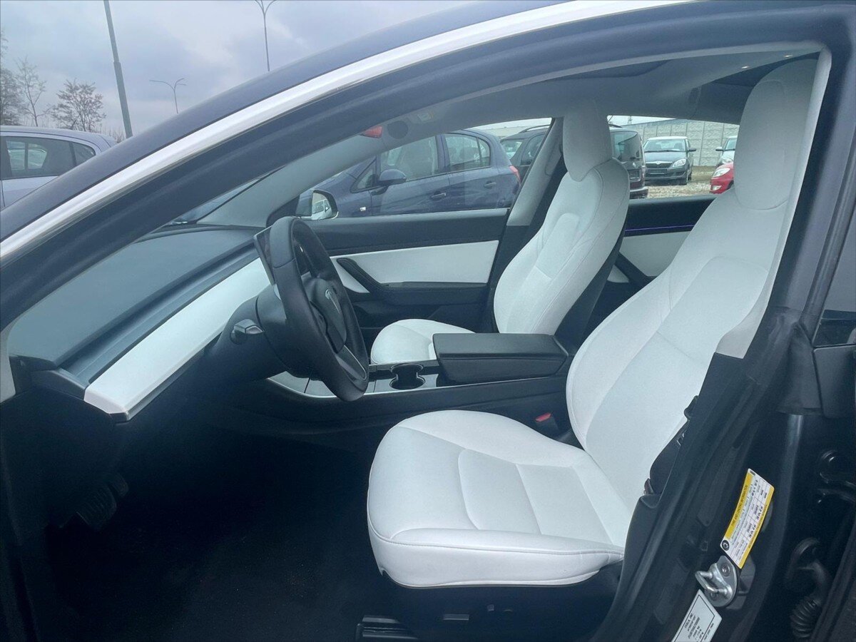 Tesla Model 3 Sedan / Limuzína 0,0 239 kw