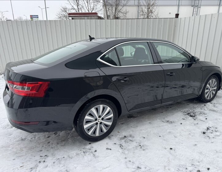 Škoda Superb 14