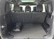 Land Rover Defender 6