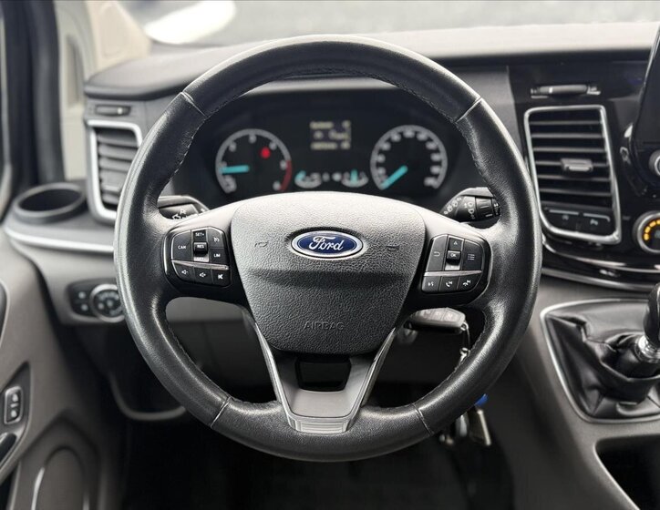 Ford Tourneo Custom 21