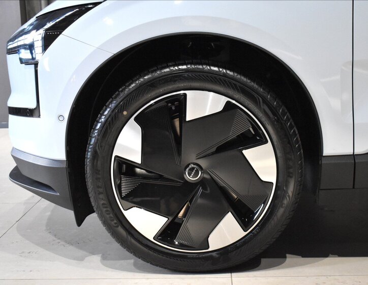 Volvo EX30 SUV / Terénní 0,0 315 kw