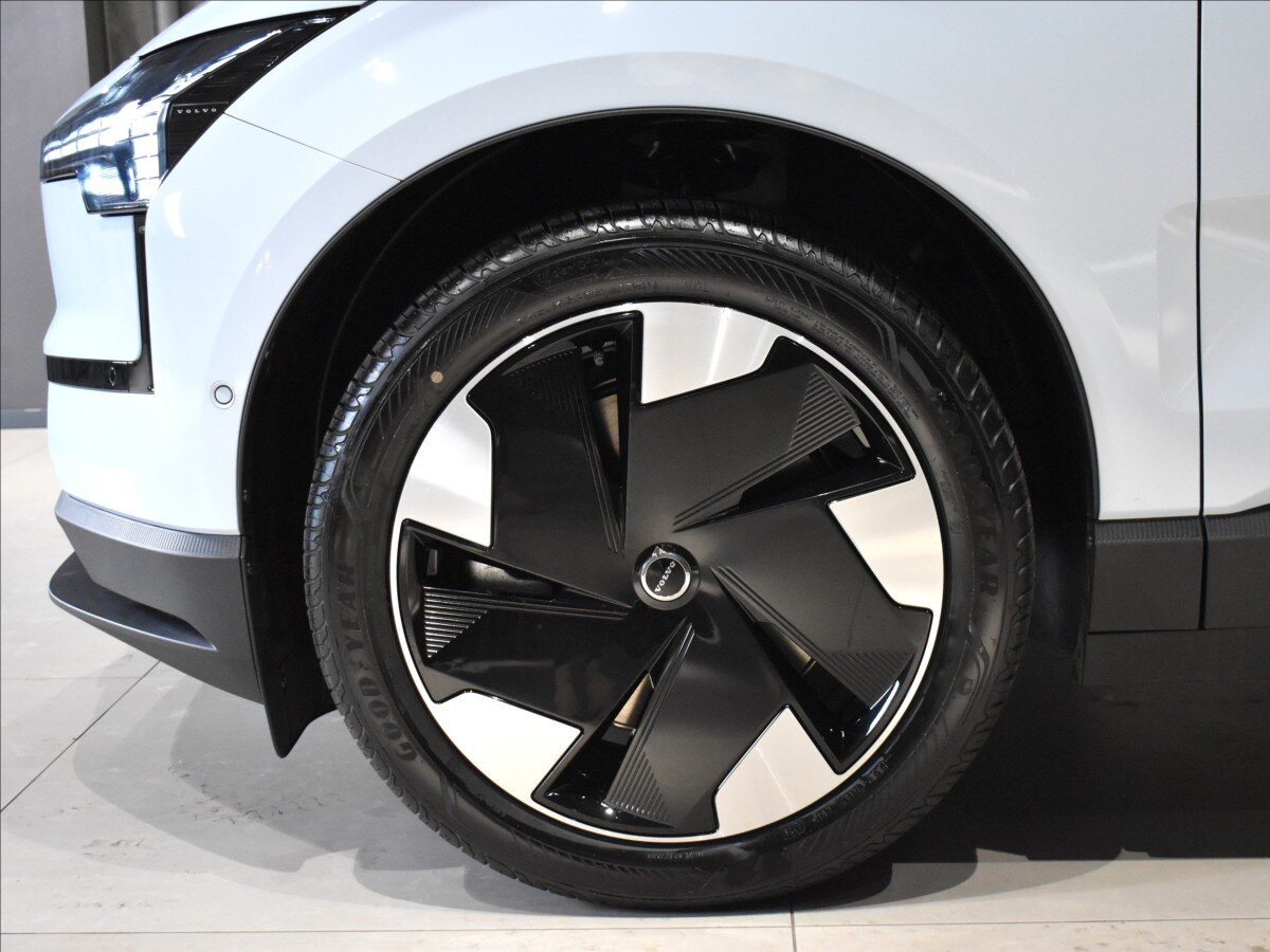 Volvo EX30 SUV / Terénní 0,0 315 kw