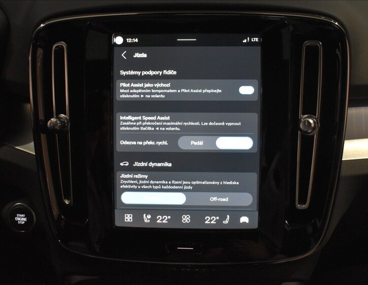 Volvo XC40 SUV / Terénní 2,0 l 120 kw