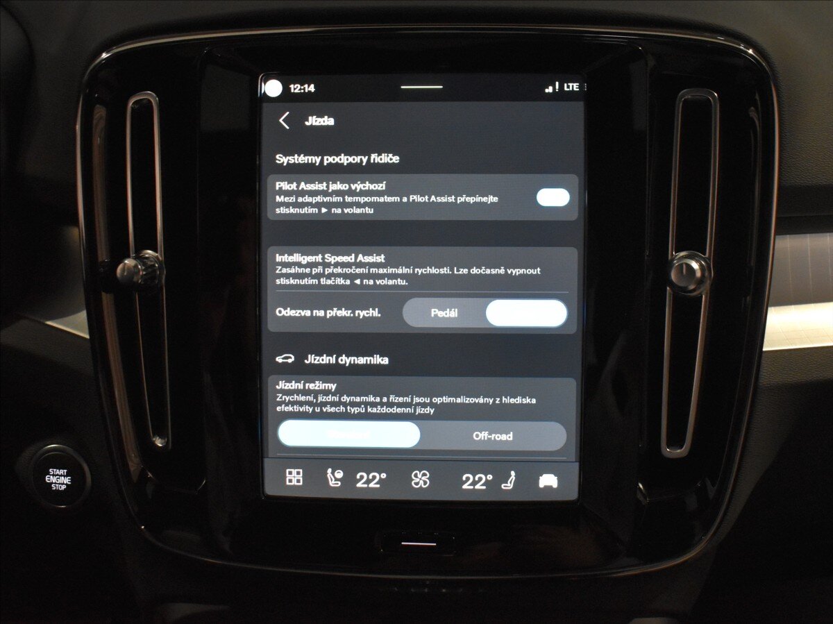 Volvo XC40 SUV / Terénní 2,0 l 120 kw