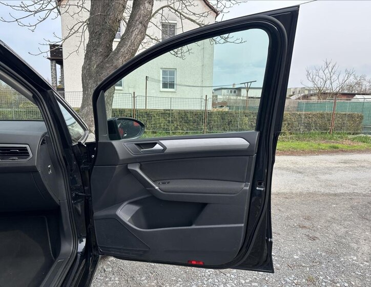 Volkswagen Touran MPV 1,2 l 81 kw