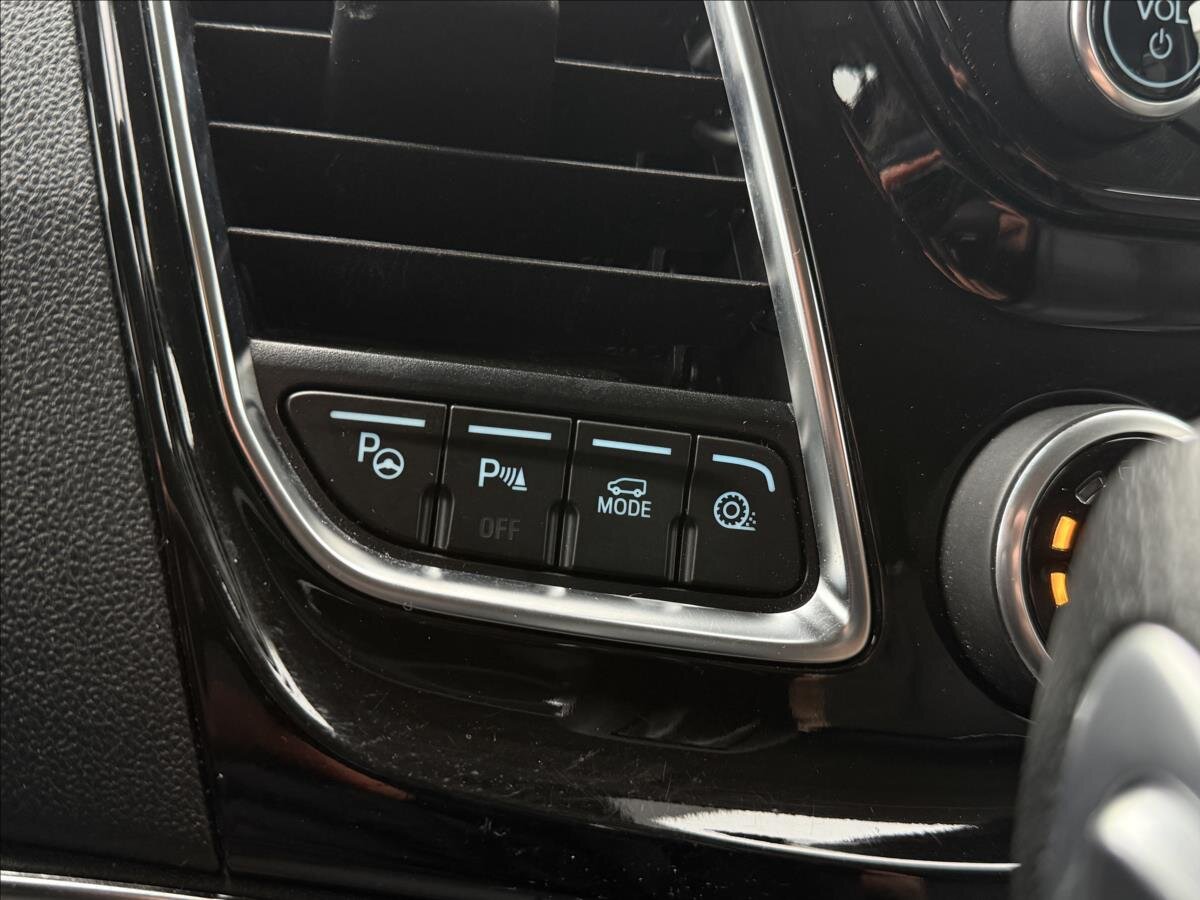 Ford Tourneo Custom MPV 2,0 l 136 kw