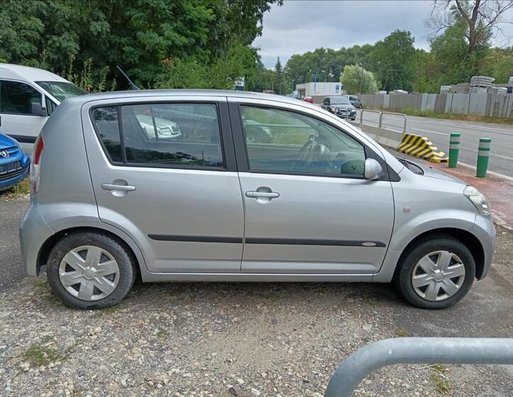 Daihatsu Sirion 13