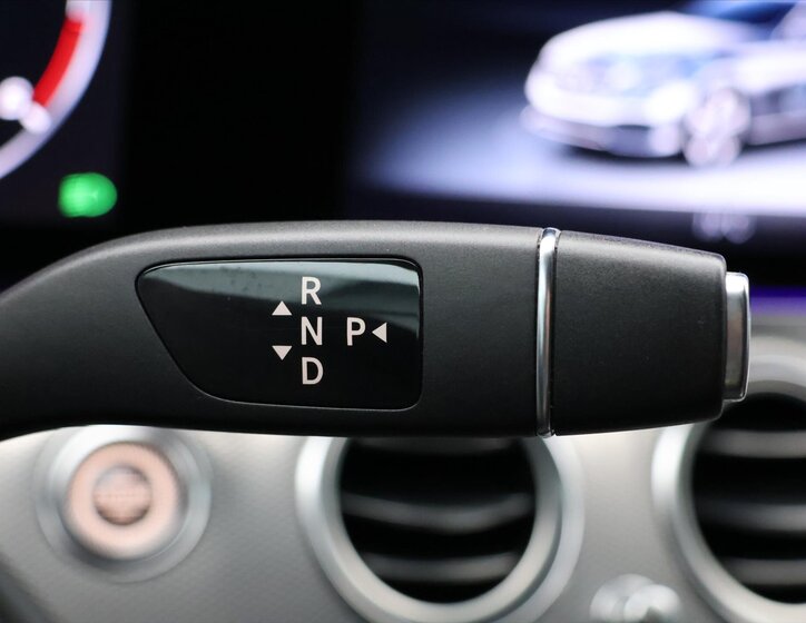 Mercedes-Benz Třídy E Sedan 2,0 l 143 kw