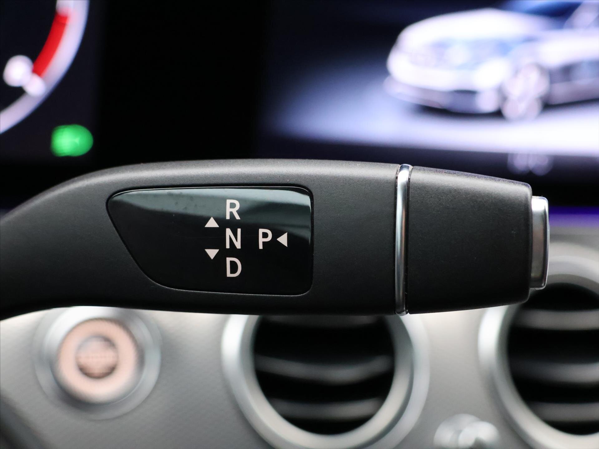 Mercedes-Benz Třídy E Sedan 2,0 l 143 kw