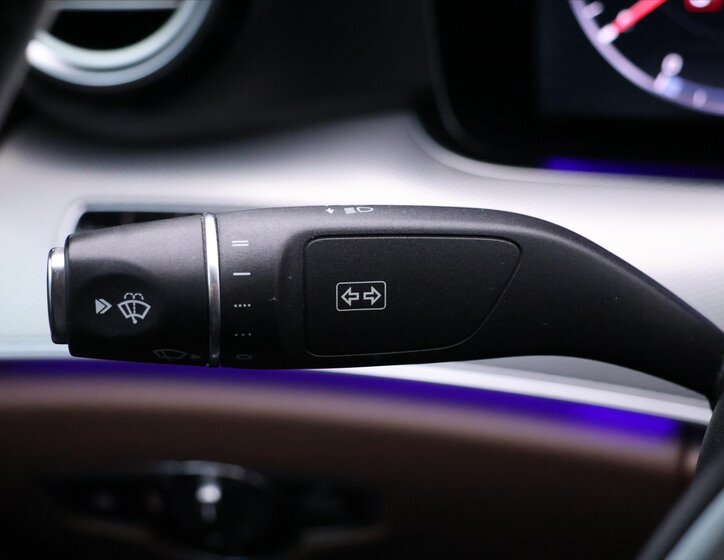 Mercedes-Benz Třídy E Sedan 2,0 l 143 kw