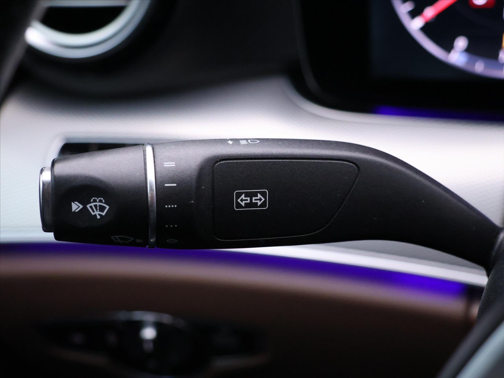 Mercedes-Benz Třídy E Sedan 2,0 l 143 kw