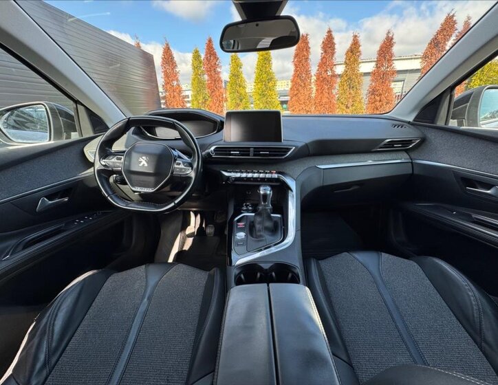 Peugeot 5008 SUV / Terénní 2,0 l 110 kw