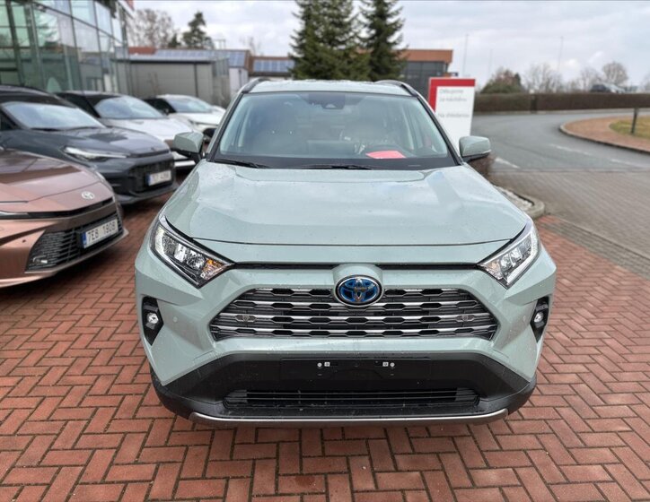 Toyota RAV4 SUV / Terénní 2,5 l 131 kw