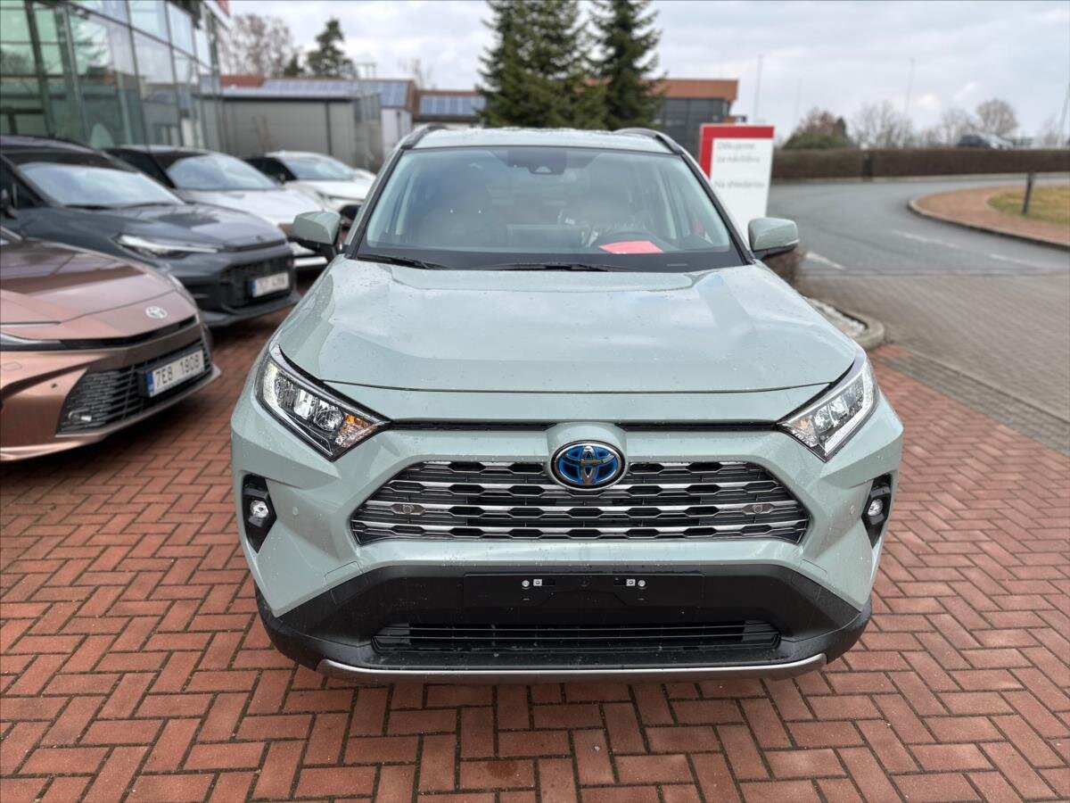 Toyota RAV4 SUV / Terénní 2,5 l 131 kw