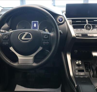 Lexus NX 300h 17