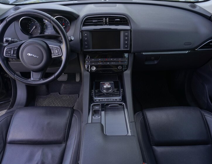 Jaguar F-Pace SUV / Terénní 2,0 l 184 kw