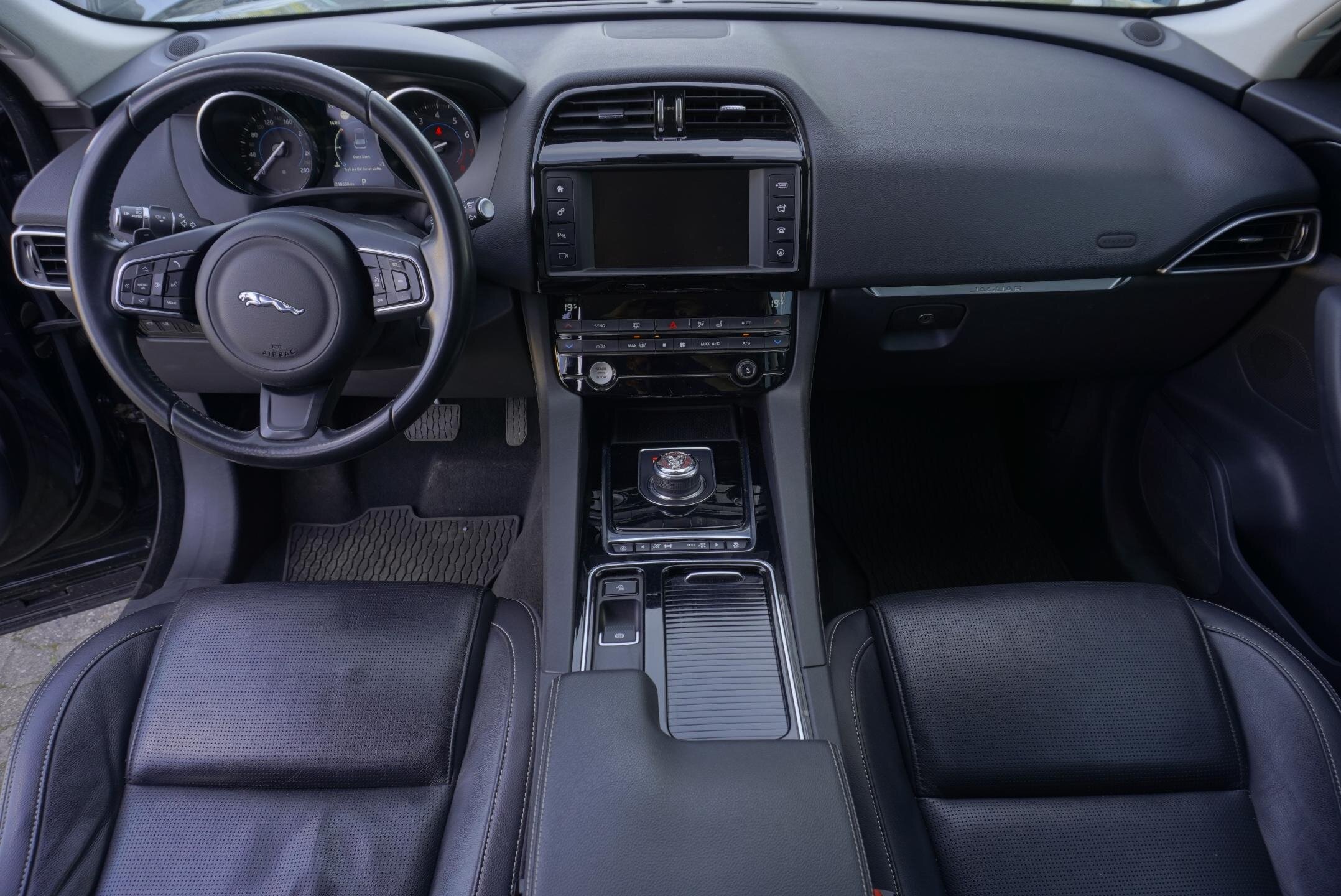 Jaguar F-Pace SUV / Terénní 2,0 l 184 kw